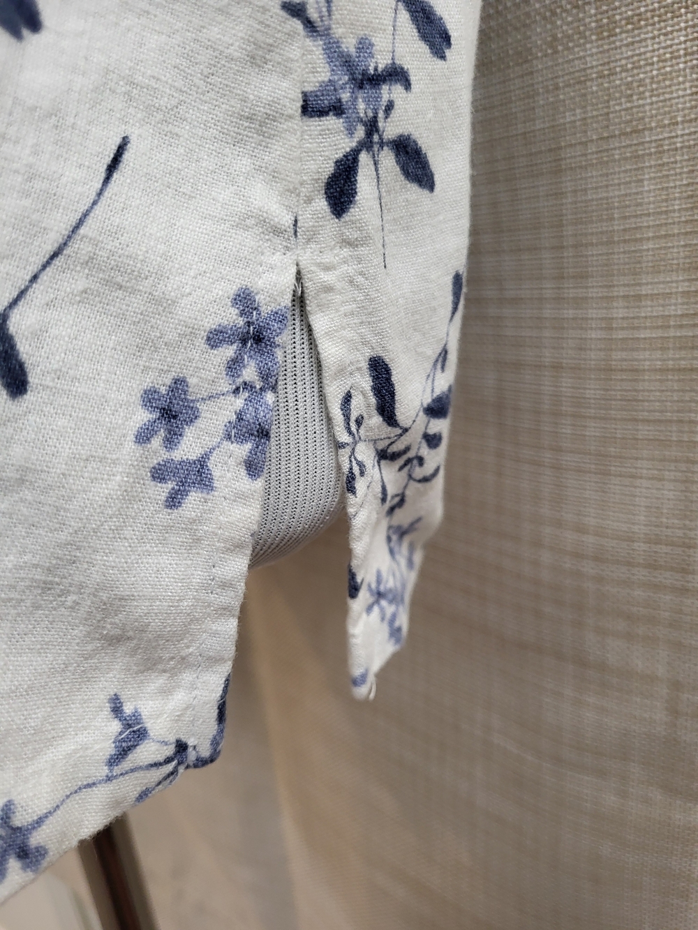 Elisabeth Women's White Blue Floral Linen Blend Button Down Blouse Size 16 - Picture 7 of 12